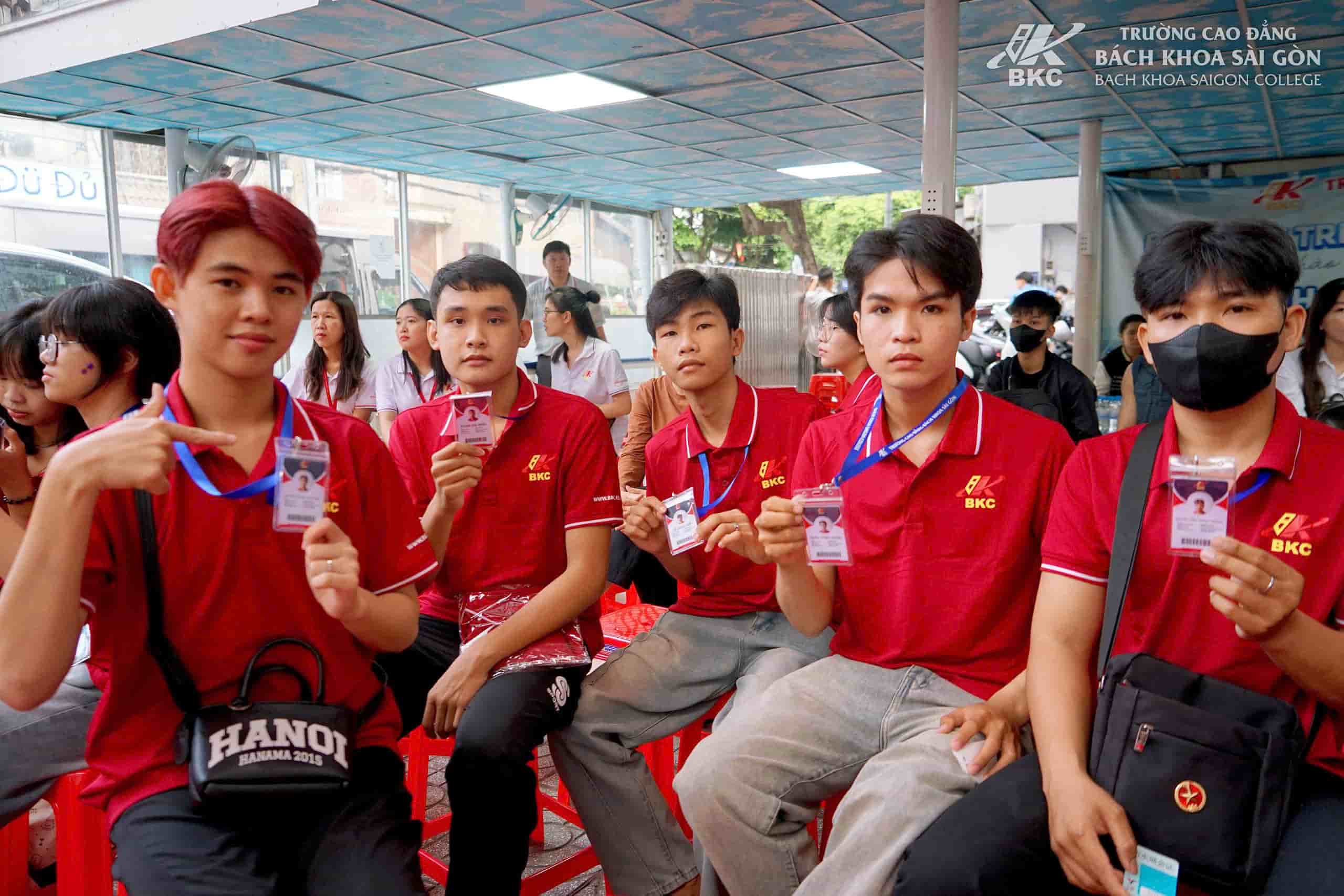 Sinh viên học lại nghề vững bước tương lai